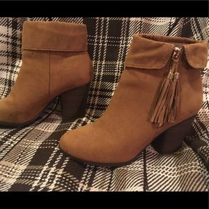 LC Conrad Size 9 Boots - Excellent Condition!